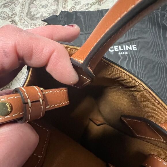 CELINE MINI VERTICAL CABAS IN TRIOMPHE CANVAS & CALFSKIN WITH CELINE PRINT TAN - Picture 9 of 10